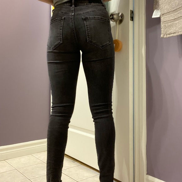 Garage high waisted skinny jeans in size 00 with embroidered flowers - Picture 3 of 3